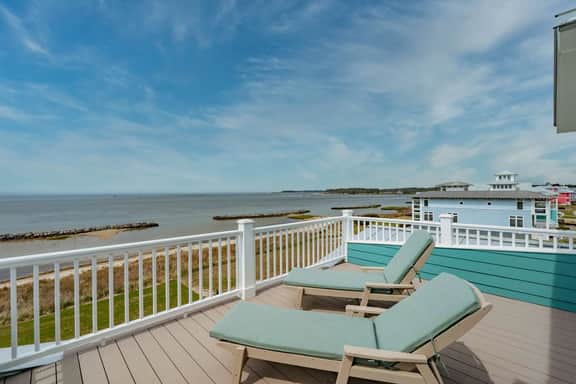 Beachfront Estate with Putting Green, Bay Creek - Image 2