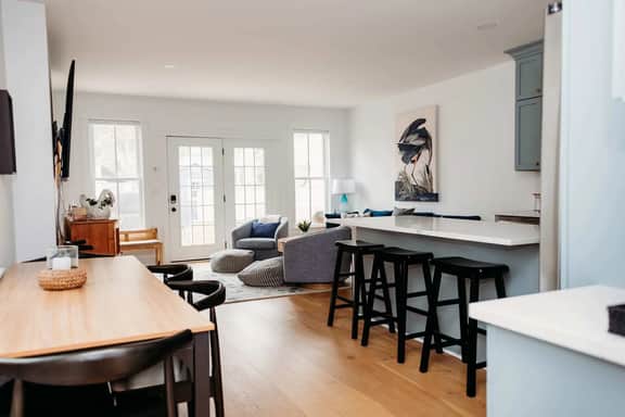 Swans Rest Townhouse, Close to Beach & Restaurants - Image 2