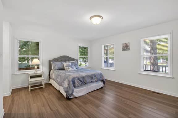 Ocean Breeze Home, Close to Beach, Shops & Park - Image 5