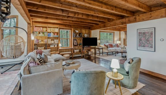 Sugarhouse Hideaway Cabin with Mountain Views - Image 1
