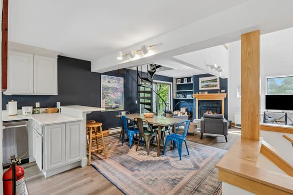 Quechee Club Pool & Golf, 4 Bd End-Unit - Image 1