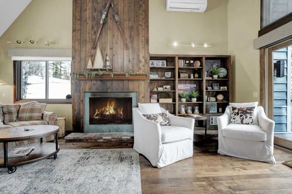 Townhouse, Mountain Views & Ski Access, Kingswood - Image 1