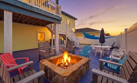 La Casa Gialla, Saltwater Pool & Near Beach - Image 1
