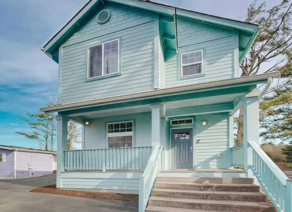Canal Cottage with Kayak Dock, Walk to Beach - Image 1