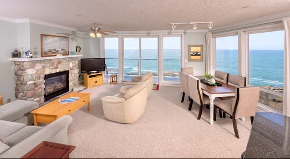 Captains Choice Condo, Panoramic Views & Pool - Image 1