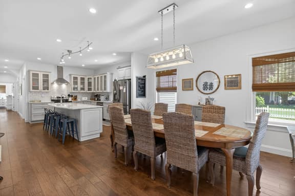 Old Bay Home with First-Floor Bedrooms, Near Beach - Image 1