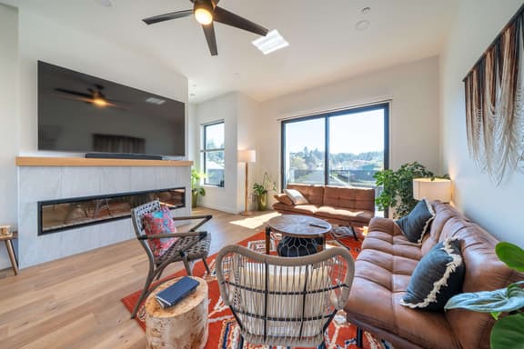 Eclectic Boho Townhome, Hot Tub, Waldport - Image 1