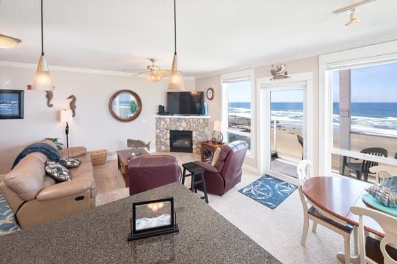 Pacific Pearl Condo, Hot Tub & Panoramic Views - Image 1