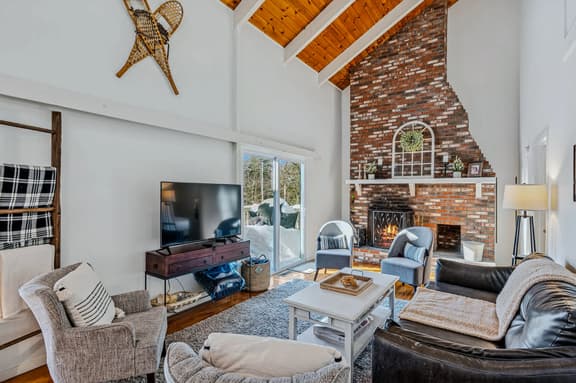 Chittenden Chalet with Pool, Golf & Club Access - Image 1