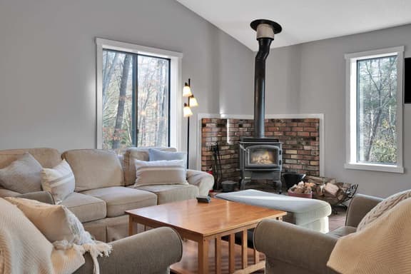 Renovated Condo with Fireplace, Mill Run - Image 1