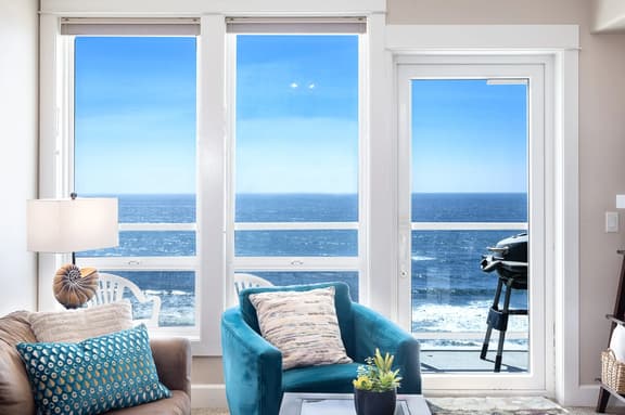 Pacific Rim Retreat with Fireplace & Hot Tub - Image 1