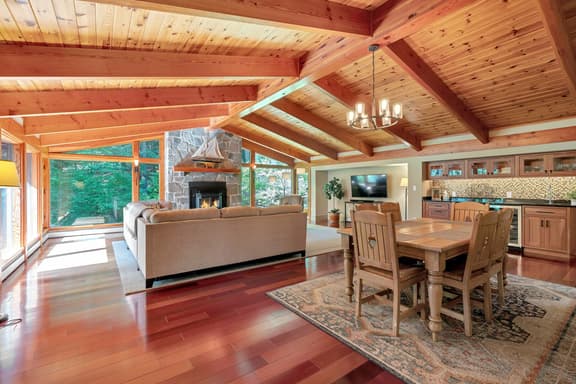 Quechee House with Hot Tub, Sauna & Club Access - Image 1