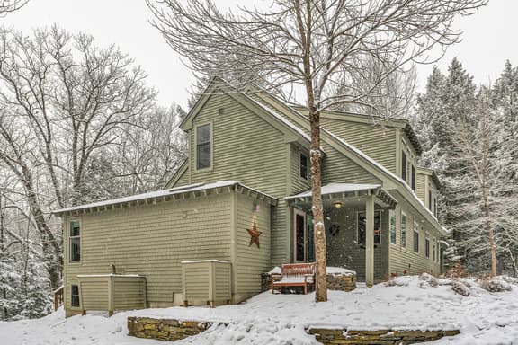 Townhome with Fireplace & Club Access, Vale Village - Image 1