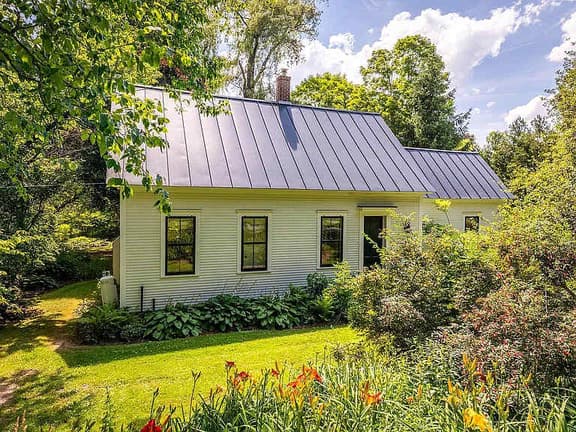 Woodstock Trail Cottage | 2 Blocks from the Inn - Image 1