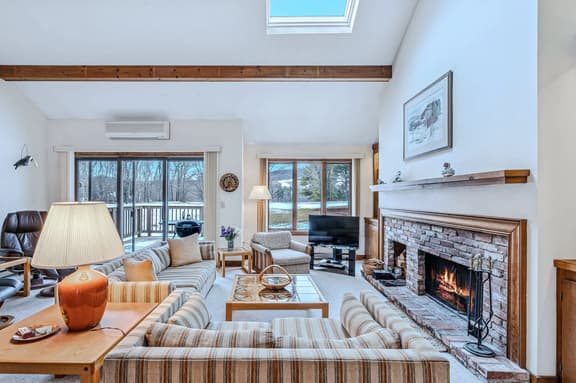 Townhome with Brick Fireplace & Loft, Landmark - Image 1