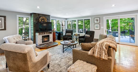 Fox Crossing House with Large Deck & Fire Pit - Image 1