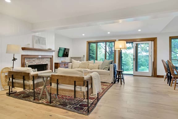 Renovated End-Unit Condo, Green Mountain Foothills - Image 1