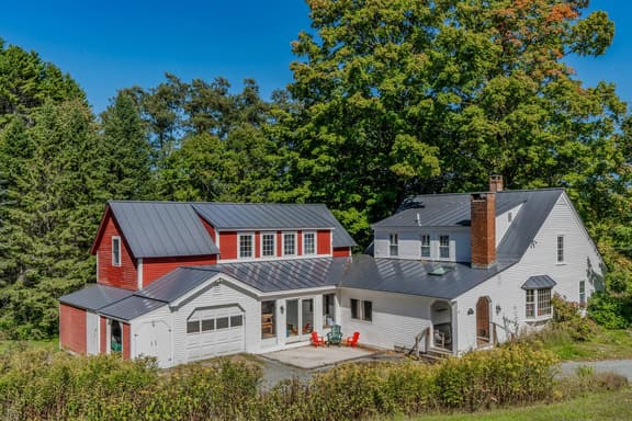 Hillside Farmhouse, Updated & Pet-Friendly - Image 1
