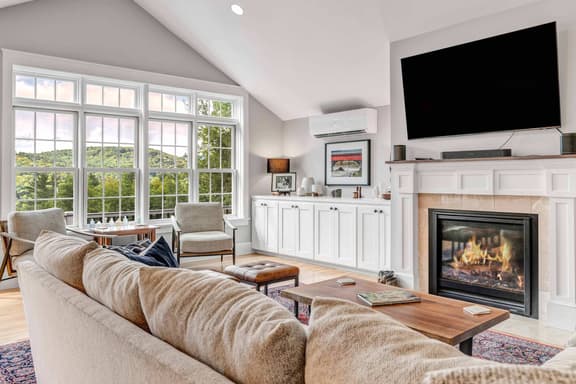Quechee House with Hot Tub & Panoramic Views - Image 1