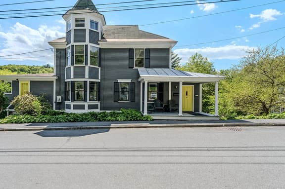 Historic House near Woodstock Inn with Porch - Image 1