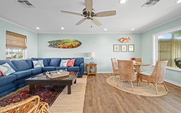 Sunshine House, Drive-On Beachfront & Gulf Views - Image 1