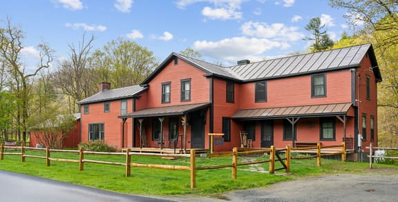 Six Ski Hill Home with Mountain Views, Pet-Friendly - Image 1
