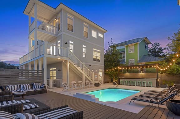 Estate for Large Groups, Pool & Steps to the Beach - Image 1