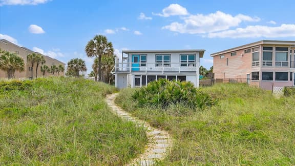 Beachfront Apartment with Screened Porch & Deck - Image 1