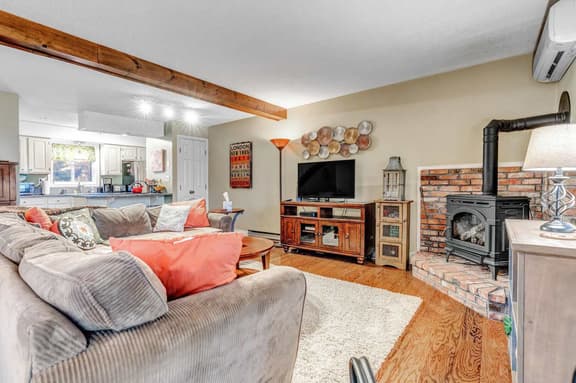 Condo above Quechee Village with Golf Views, Windsor - Image 1