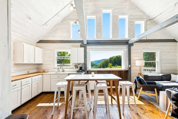Scenic Ridge Cabin with Sweeping Vermont Views - Image 1
