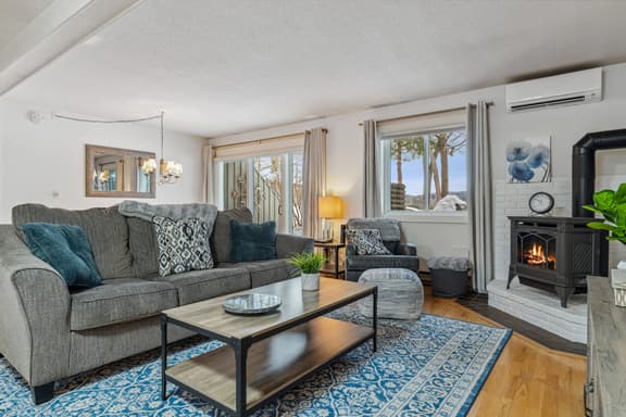 Patio Condo with Golf Views & BBQ, Windsor Village - Image 1