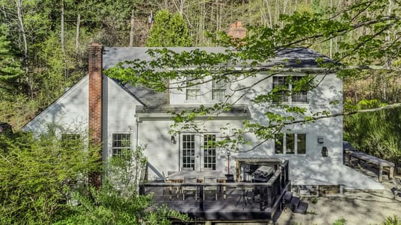 Cape Cod Home in Woodstock, Pet-Friendly & Wooded - Image 1