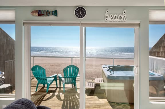 The Lookout Studio with Hot Tub & Beach Access - Image 1
