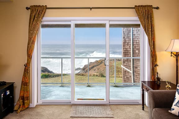 Nautical Breeze Condo, Bay Views & Fireplace - Image 1