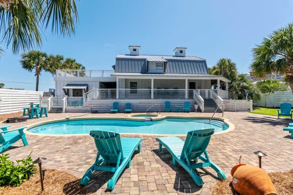 Holiday Isle Home, Pool, Balcony & Tiki Cruise - Image 1