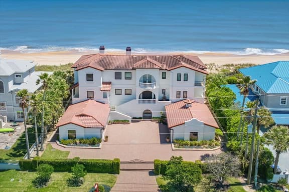 Beachfront Villa, Panoramic Deck & Private Beach - Image 1