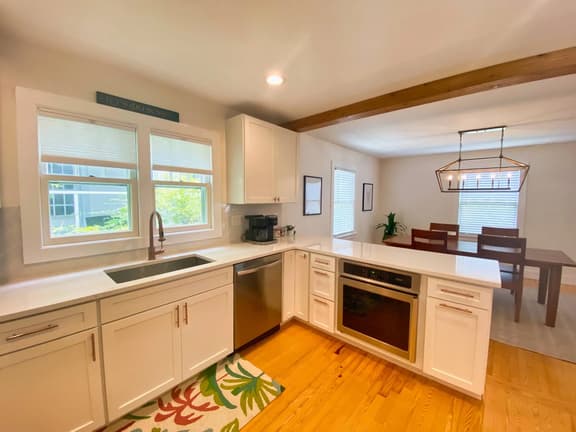 Madison Suite Cottage, Two Blocks from the Beach - Image 1