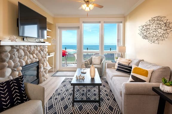 Flying Kites Condo, Ocean Views, Pool & Hot Tub - Image 1