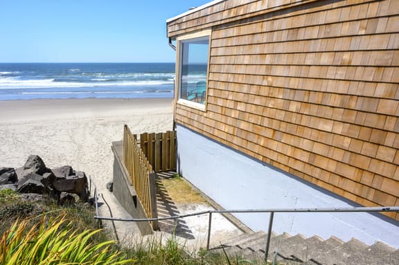 Ocean Jewel Studio with Hot Tub & Fireplace - Image 1