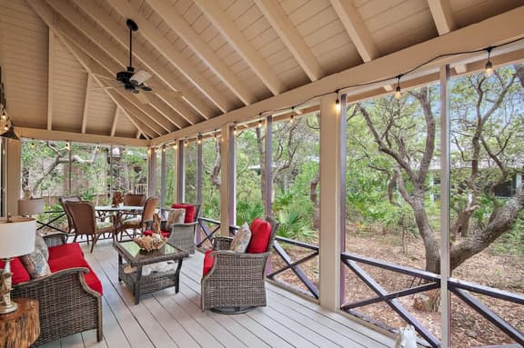 Magnolia Beach Cottage with Pool & Screened Porch - Image 1