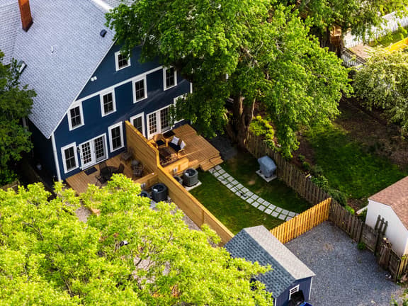 Swans Rest Townhouse, Close to Beach & Restaurants - Image 1